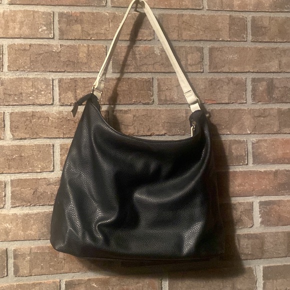 - Black with cream accents pebbled leather purse by Liz Claiborne - Picture 3 of 4